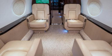 Gulfstream G550 Interior - facing cockpit