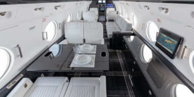 Gulfsteam G550 Interior chairs and table