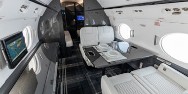 Gulfsteam G550 Interior chairs and table side view