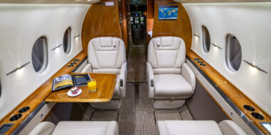 Hawker 4000 Interior chairs and table